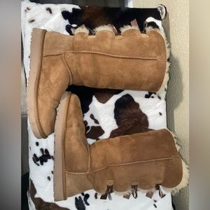 women’s size 8 bailey bow tall ugg boots!